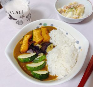 見た目も鮮やかな夏野菜カレー